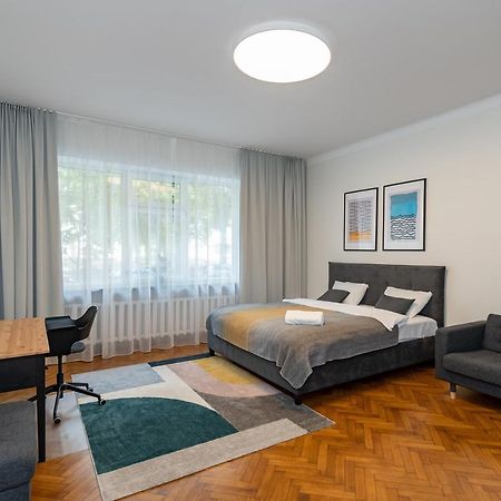 Downtown 4Bd Master Apartment By Hostlovers 考纳斯 外观 照片