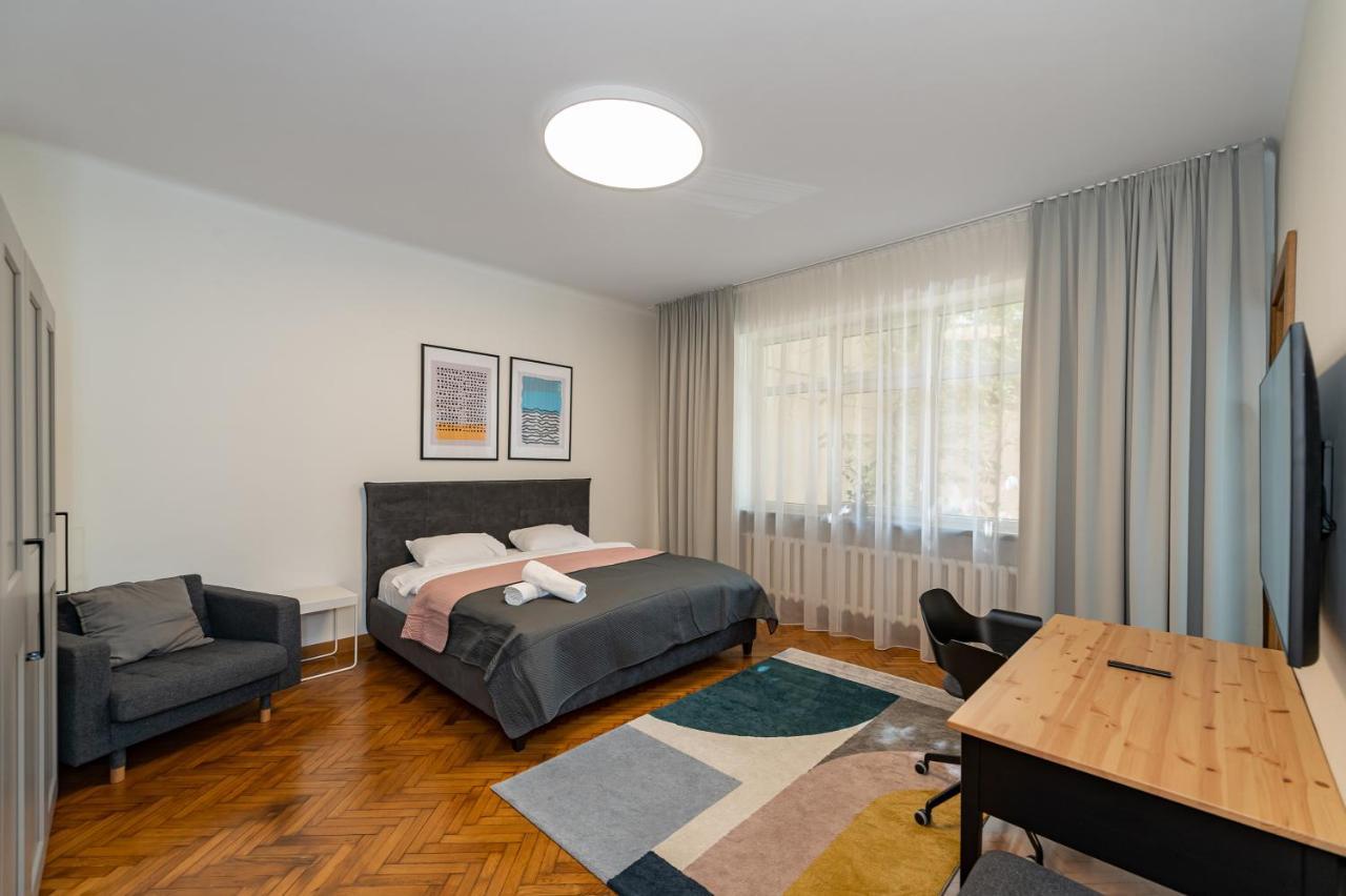 Downtown 4Bd Master Apartment By Hostlovers 考纳斯 外观 照片