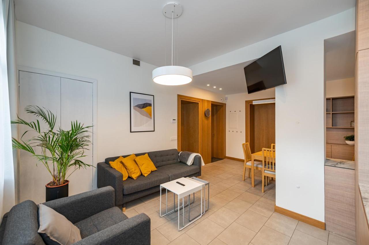 Downtown 4Bd Master Apartment By Hostlovers 考纳斯 外观 照片